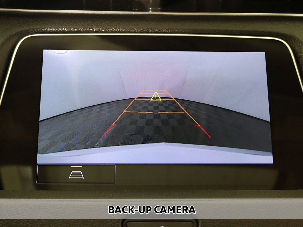 Used 2023 Cadillac XT4 Luxury w/ Cold Weather Package image 5