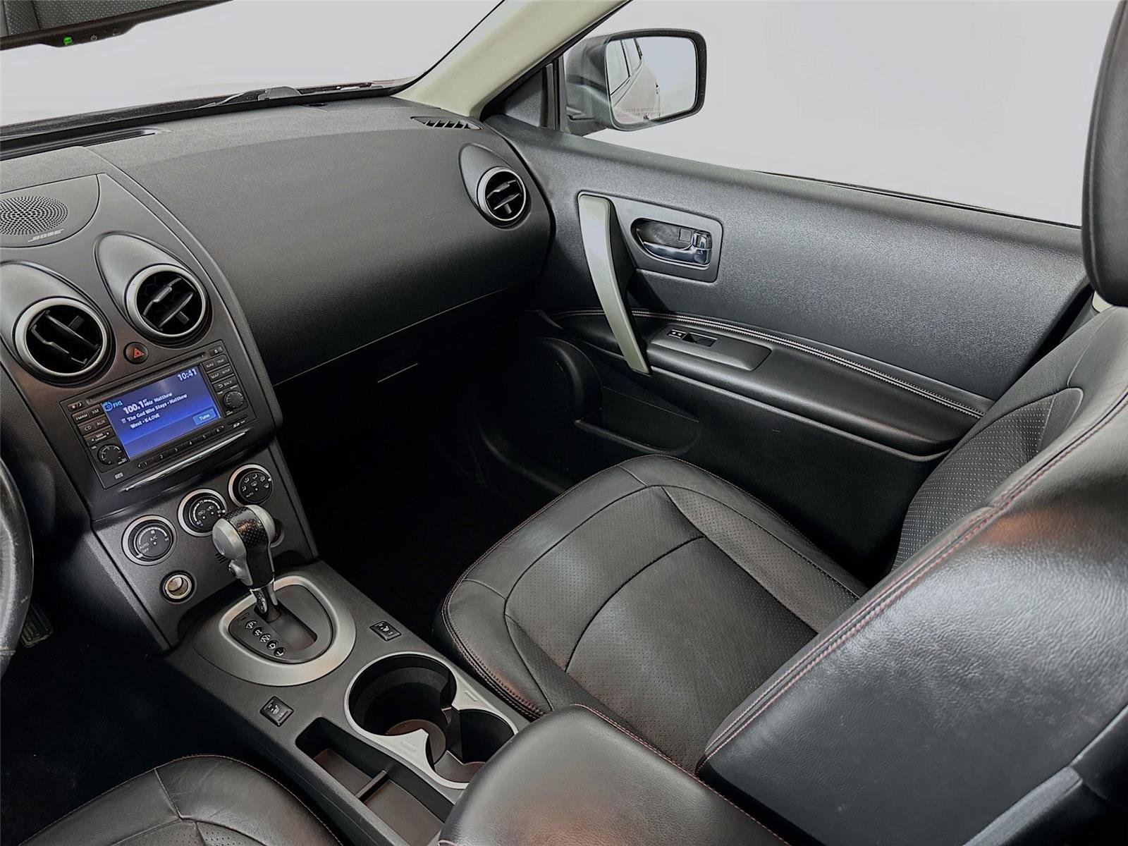 Used 2011 Nissan Rogue SV w/ SL Pkg image 28