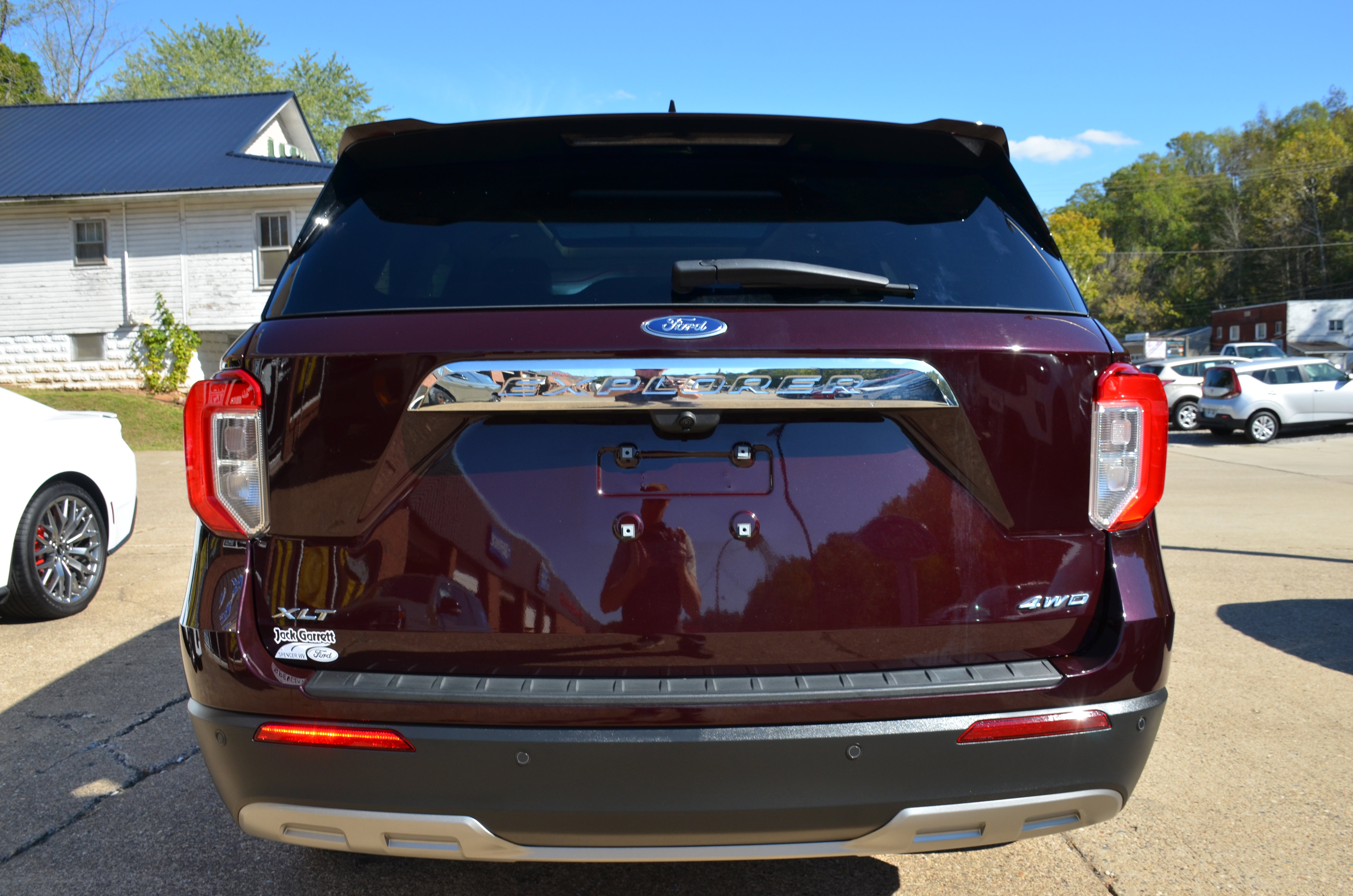 Used 2022 Ford Explorer XLT w/ Equipment Group 202A image 5