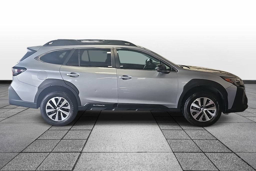 Used 2023 Subaru Outback Premium AWD/4WD image 4