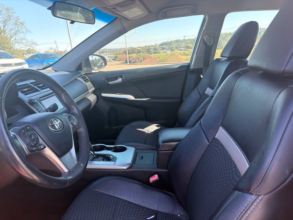Used 2014 Toyota Camry SE FWD image 16