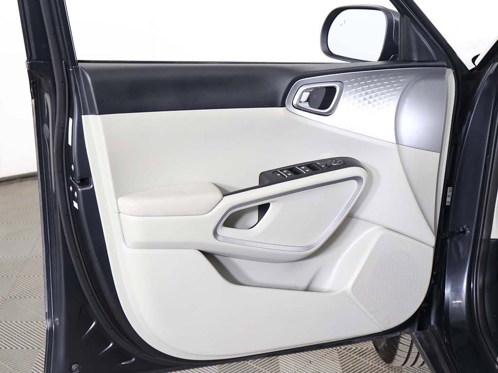 Used 2025 Kia Soul LX w/ LX Technology Package image 21