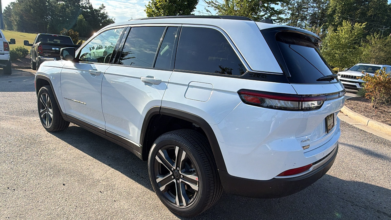 New 2027 Jeep Grand Cherokee Limited AWD/4WD image 10