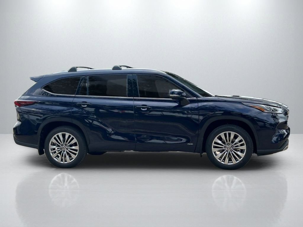 New 2026 Toyota Highlander Platinum AWD/4WD image 4