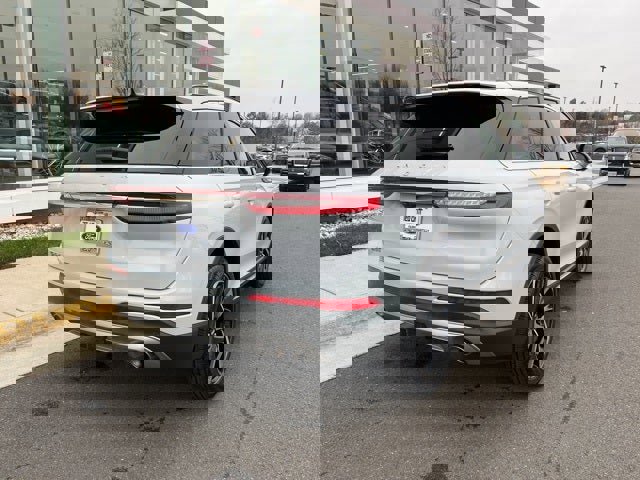 Used 2025 Lincoln Corsair Reserve w/ Towing Package image 8