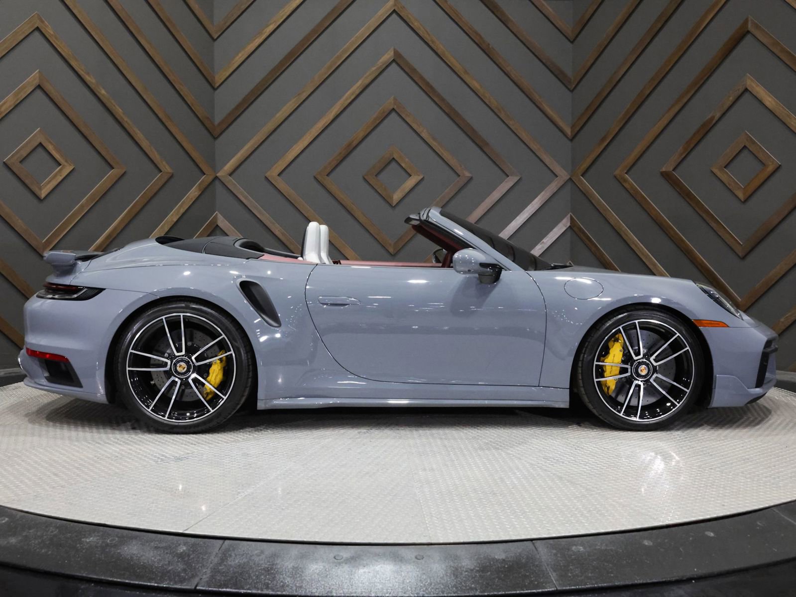 Used 2025 Porsche 911 Turbo S image 32