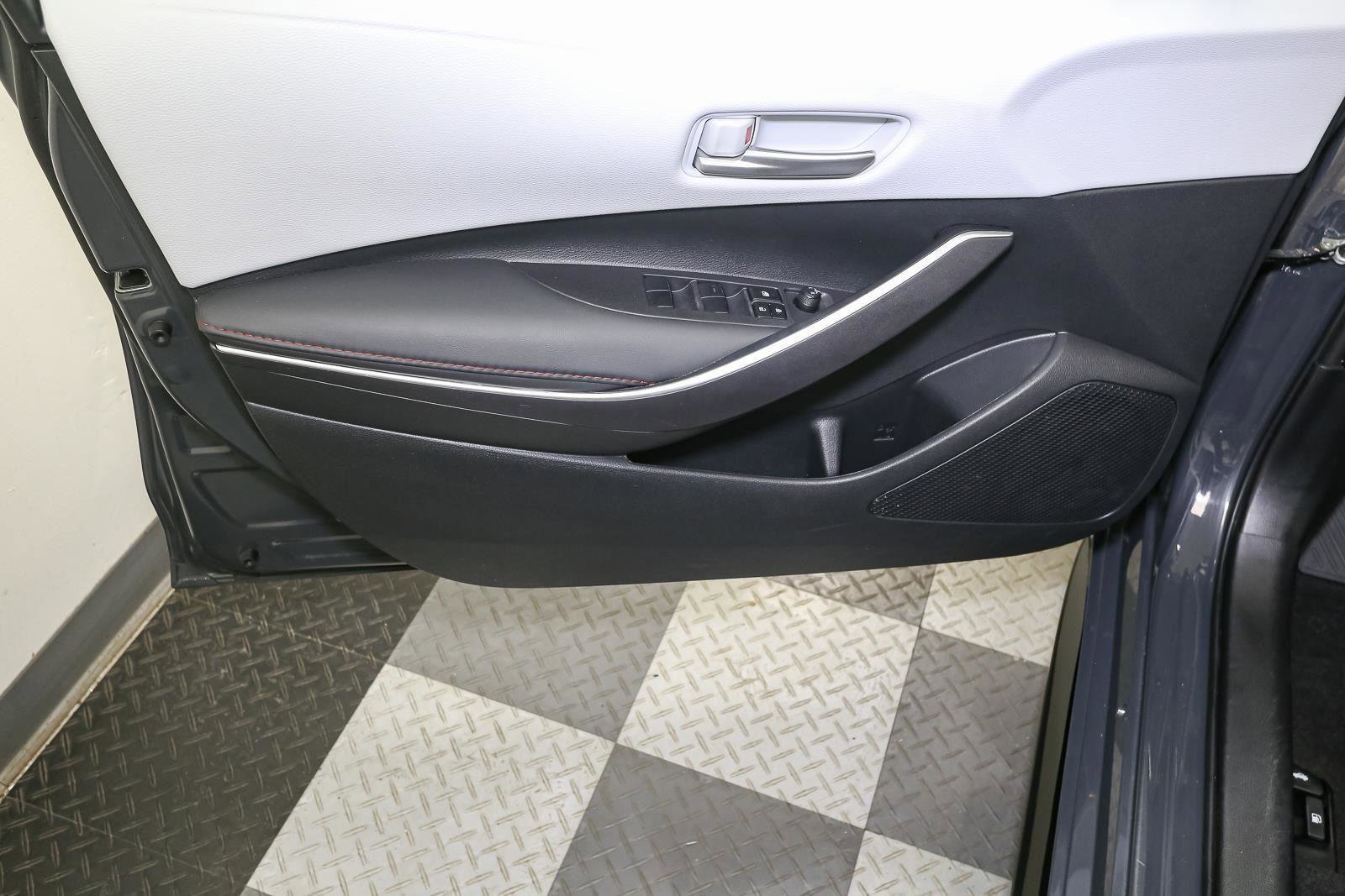 Used 2024 Toyota Corolla SE FWD image 39