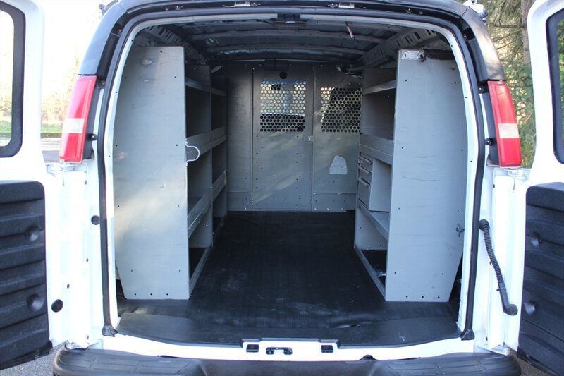 Used 2007 Chevrolet Express 1500 AWD image 12
