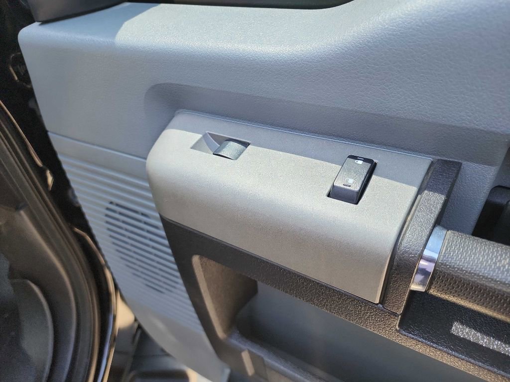 Used 2016 Ford F350 XLT w/ XLT Interior Package image 34