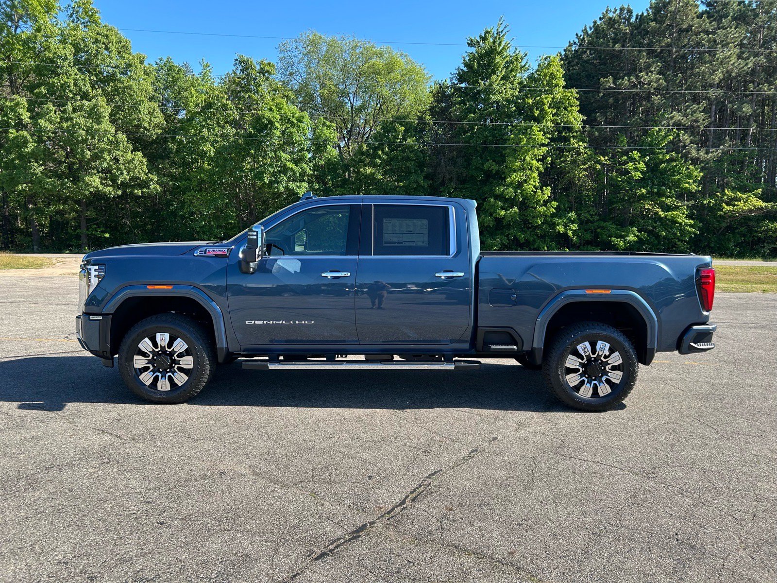 New 2026 GMC Sierra 2500 Denali w/ Denali Reserve Package AWD/4WD image 9