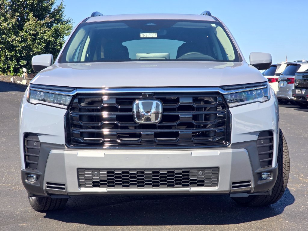 New 2026 Honda Pilot Touring image 3