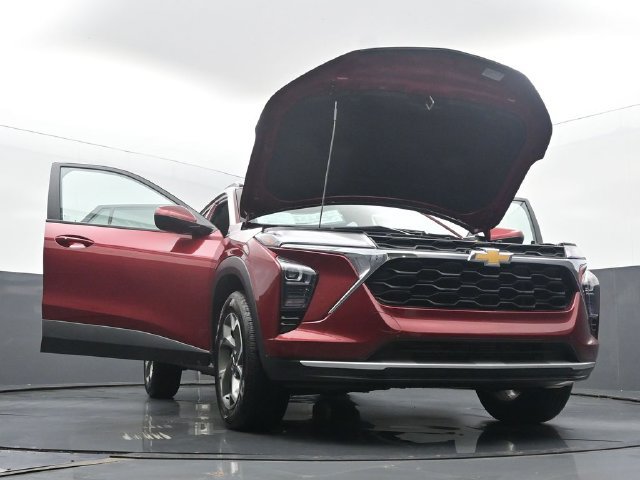 Used 2024 Chevrolet Trax LT w/ Sunroof Package FWD image 56