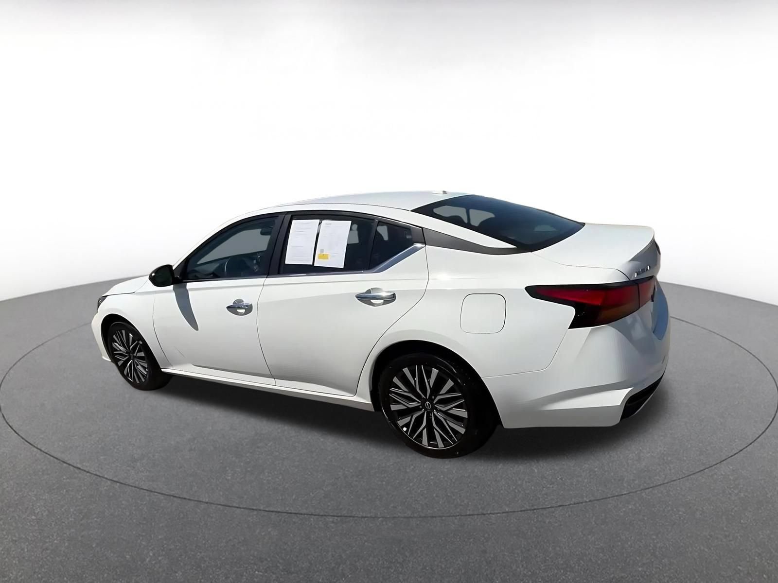 Used 2025 Nissan Altima 2.5 SV FWD image 10