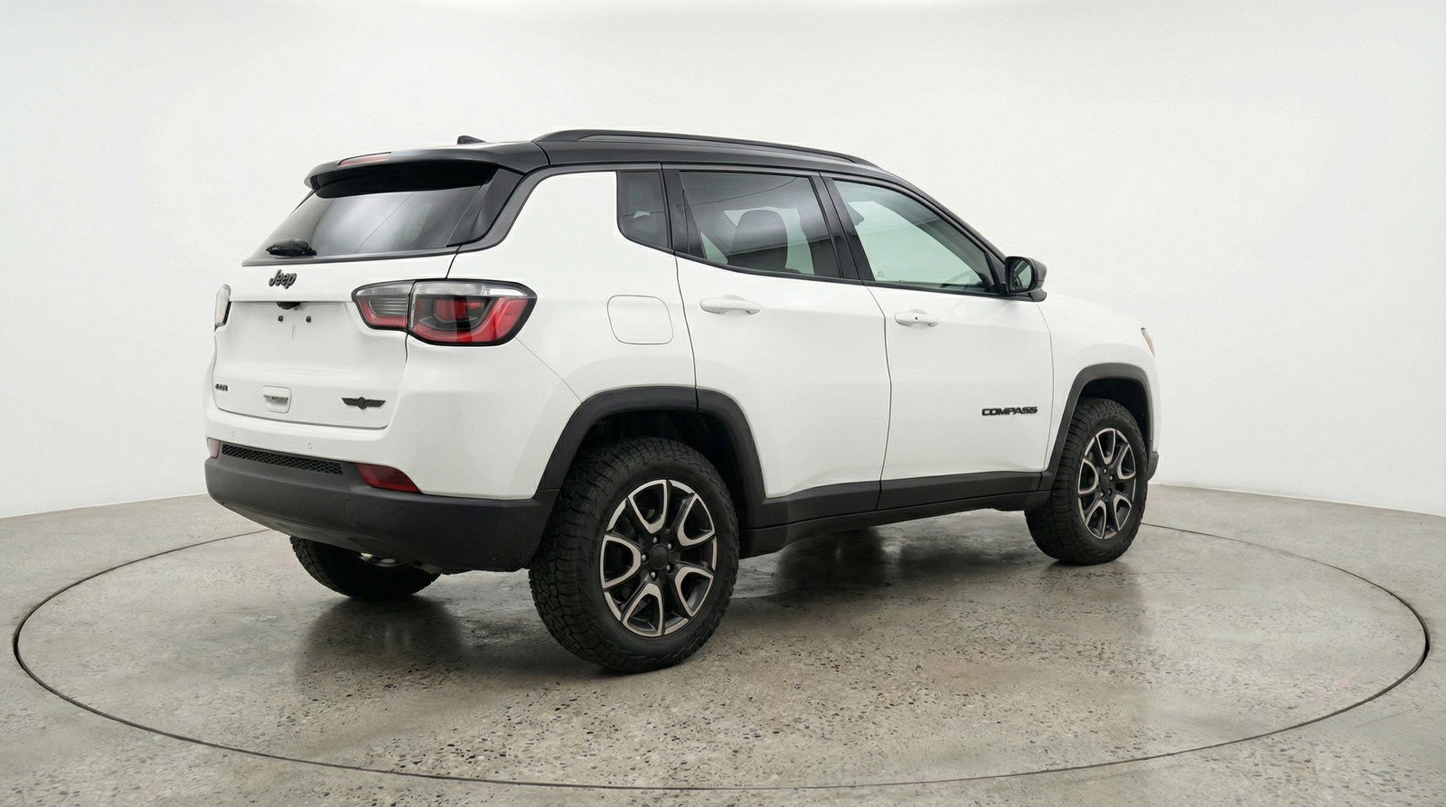 Used 2025 Jeep Compass Trailhawk AWD/4WD image 9