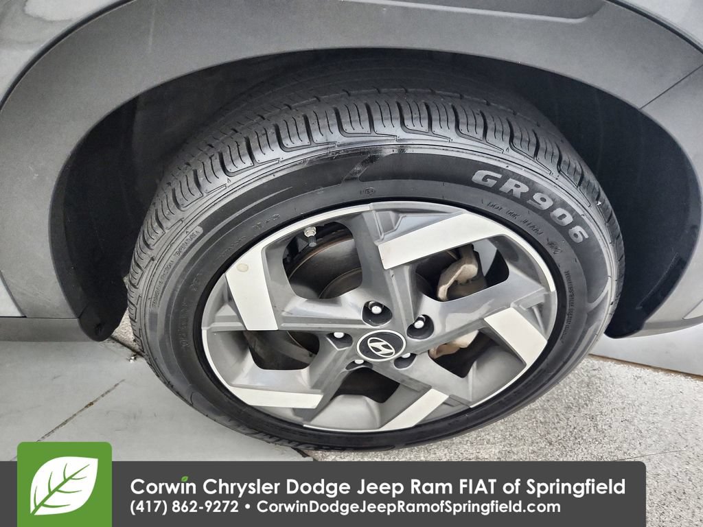 Used 2025 Hyundai Venue SEL FWD image 34