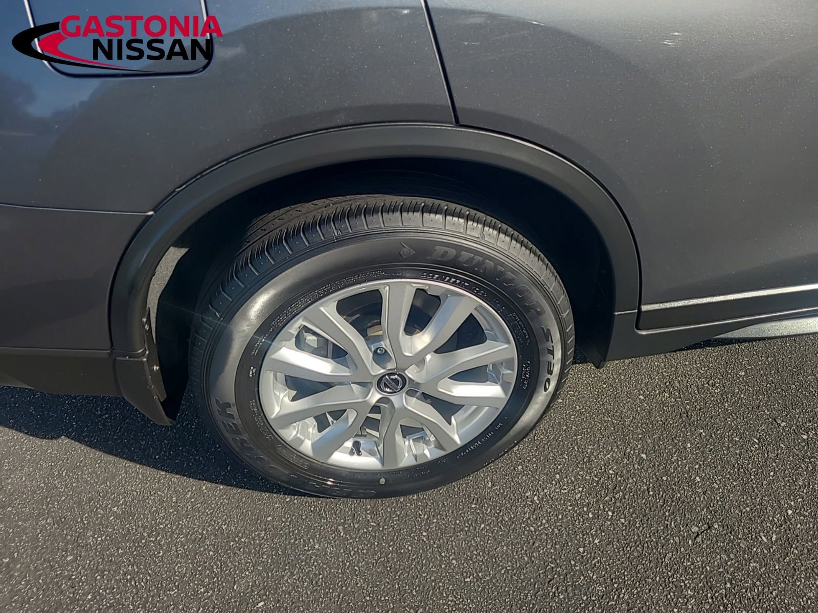 Used 2020 Nissan Rogue SV image 15