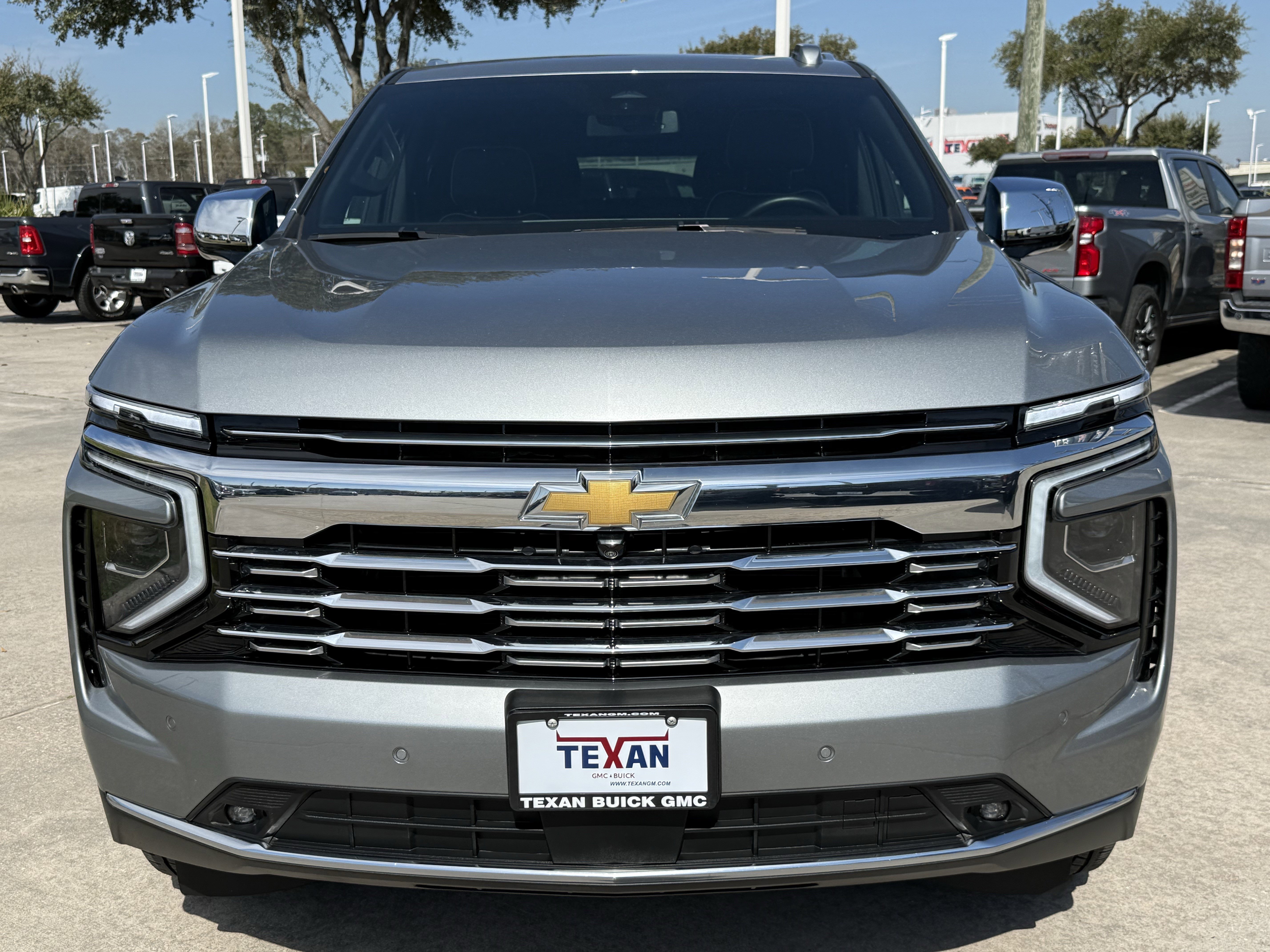 Used 2025 Chevrolet Suburban Premier image 10