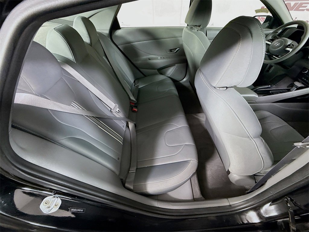 Certified 2022 Hyundai Elantra SEL image 28