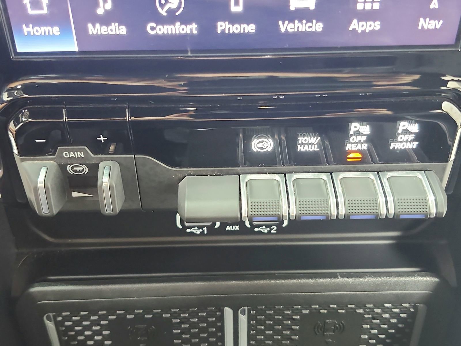 Used 2025 RAM 2500 Laramie AWD/4WD image 34