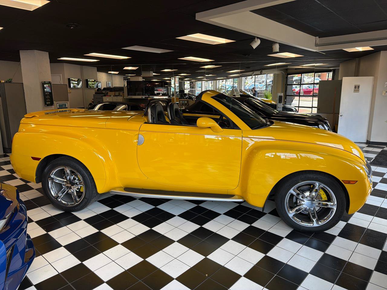 Used 2005 Chevrolet SSR w/ Preferred Equipment Group RWD image 8