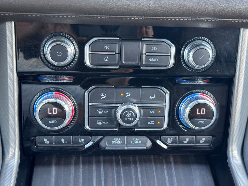 Used 2022 GMC Yukon XL Denali w/ Denali Premium Package image 13