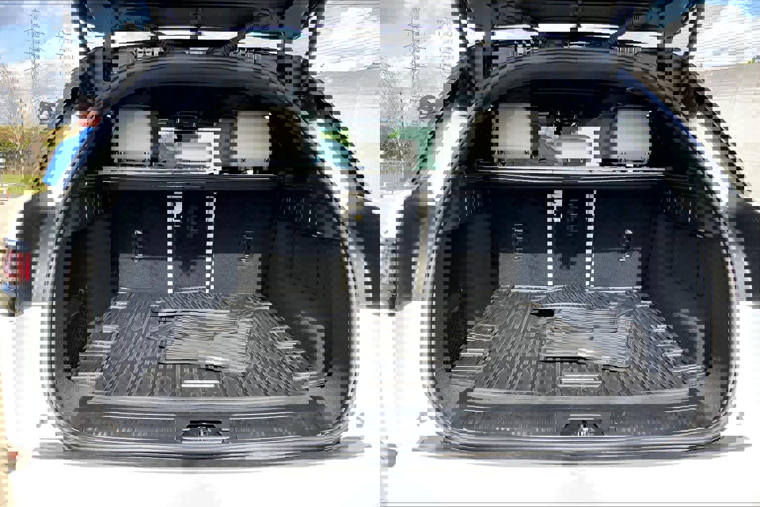 Used 2023 Land Rover Range Rover Velar R-Dynamic S image 33