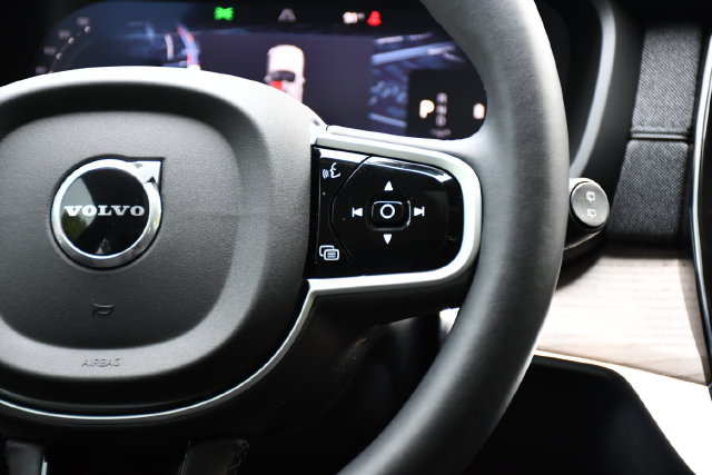 New 2026 Volvo XC90 B6 Plus w/ Protection Package Premier AWD/4WD image 24