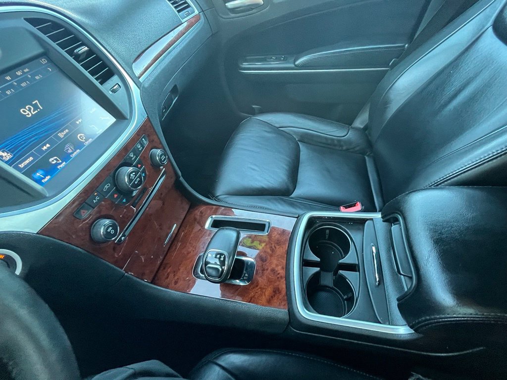 Used 2013 Chrysler 300 RWD image 22