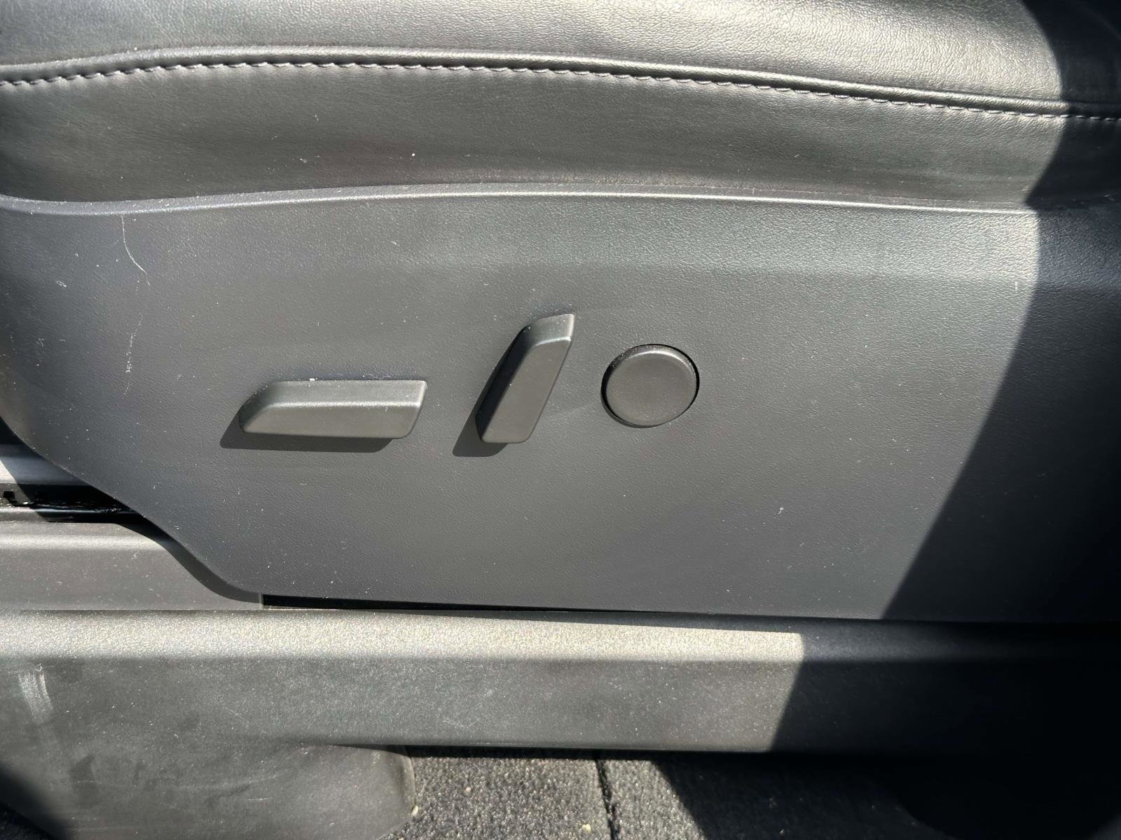 Used 2020 Tesla Model X Long Range image 16