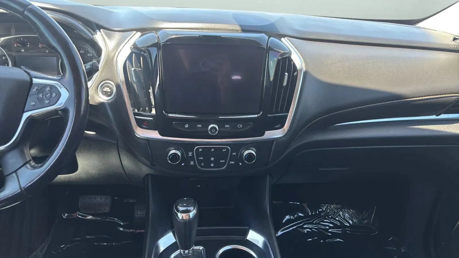 Used 2020 Chevrolet Traverse LT FWD image 16