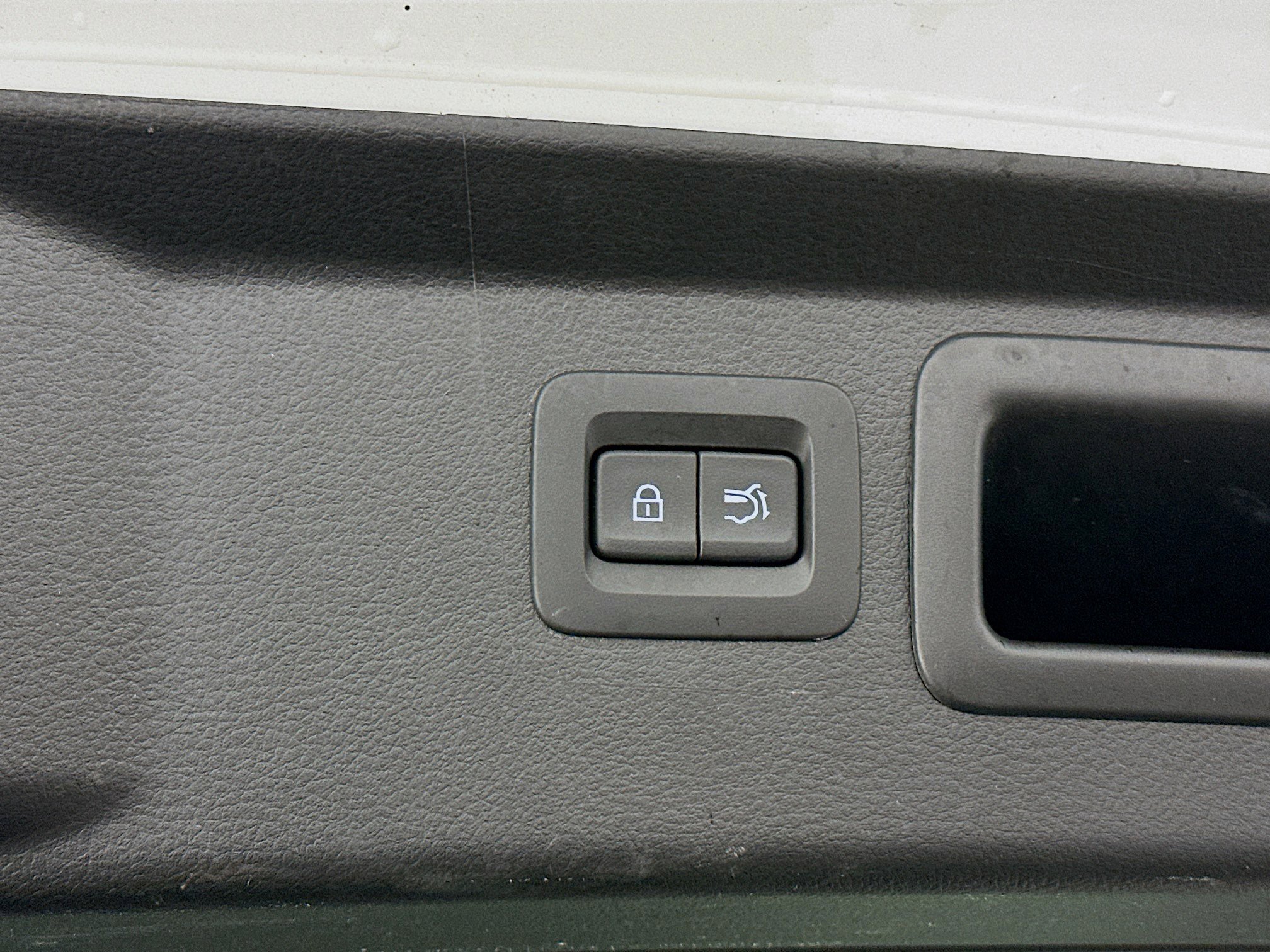 Used 2025 MAZDA CX-50 AWD 2.5 S w/ Premium Package image 32