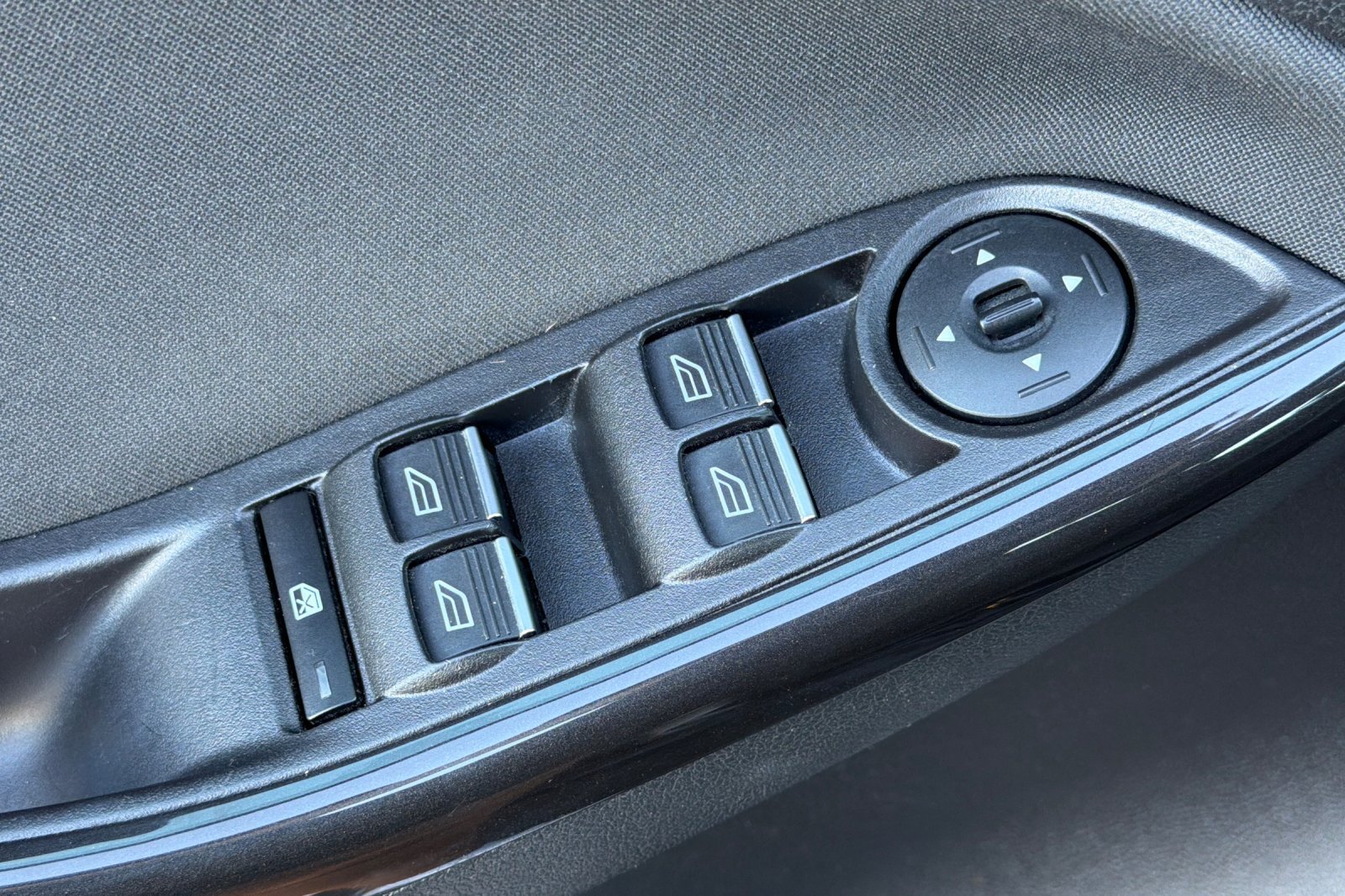 Used 2018 Ford Focus Titanium FWD image 16