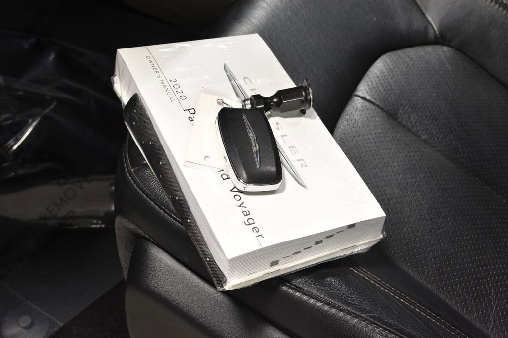 Used 2020 Chrysler Pacifica Touring-L Plus image 38