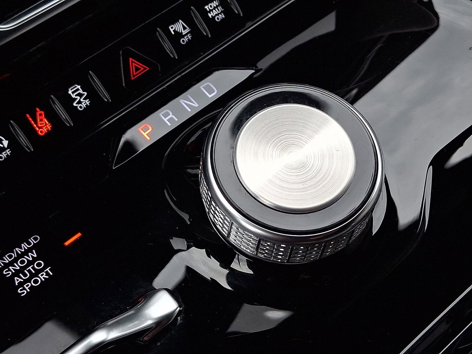 Certified 2025 Jeep Wagoneer 4WD image 17