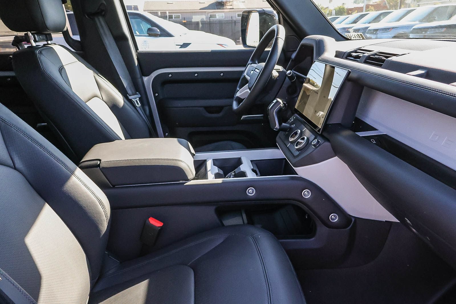 New 2026 Land Rover Defender 110 X-Dynamic SE AWD/4WD image 17