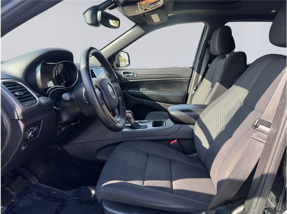 Used 2019 Jeep Grand Cherokee Laredo image 11