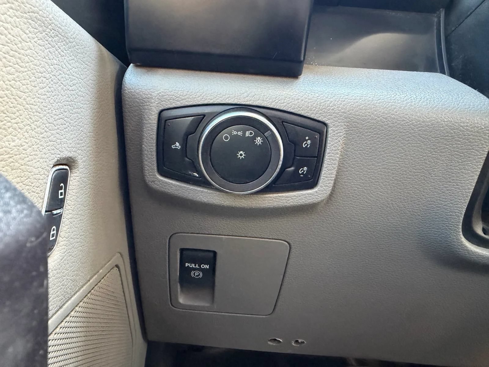 Used 2017 Ford F150 XL w/ Equipment Group 101A Mid RWD image 18