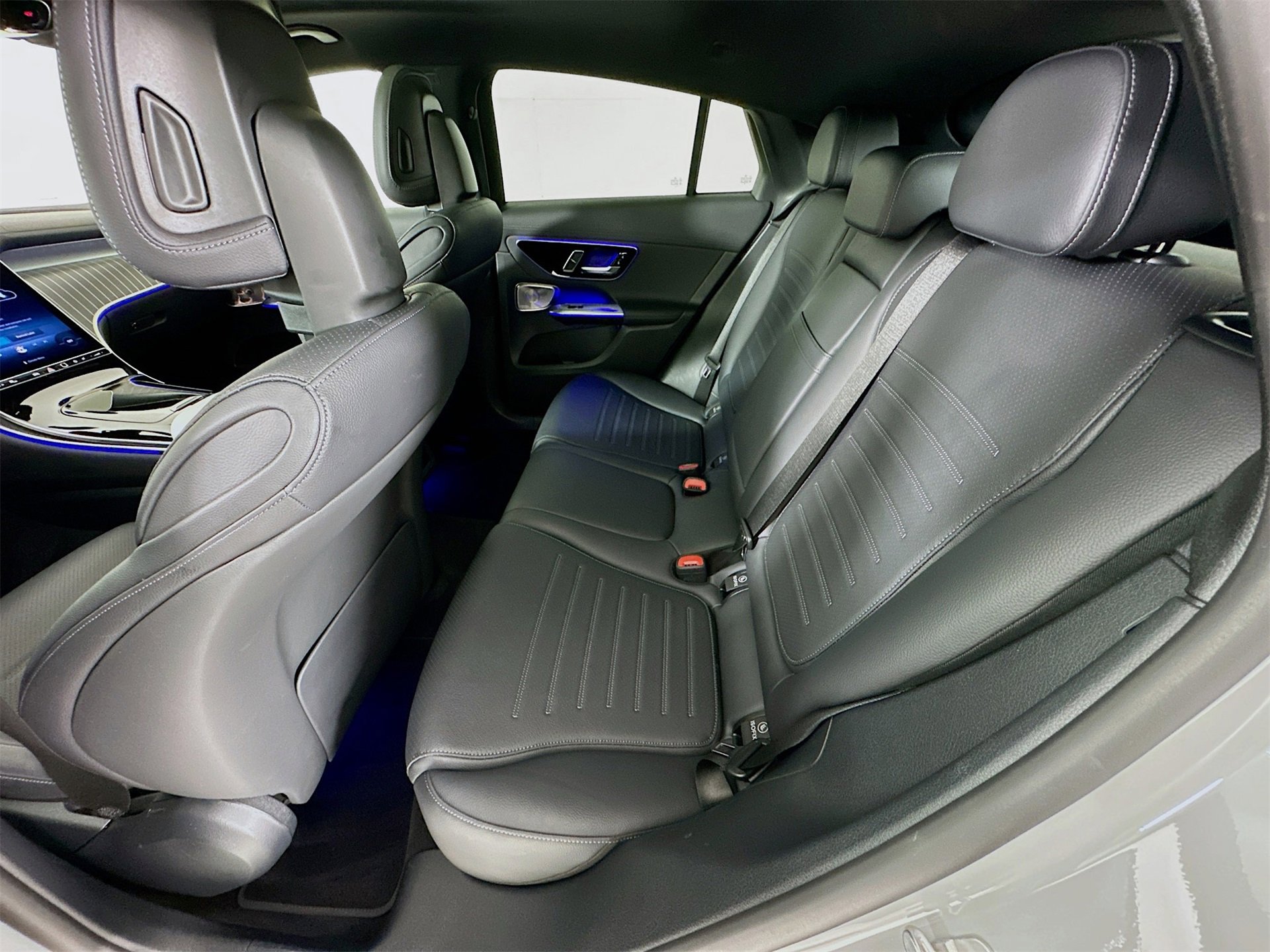 Used 2025 Mercedes-Benz GLC 300 4MATIC image 27