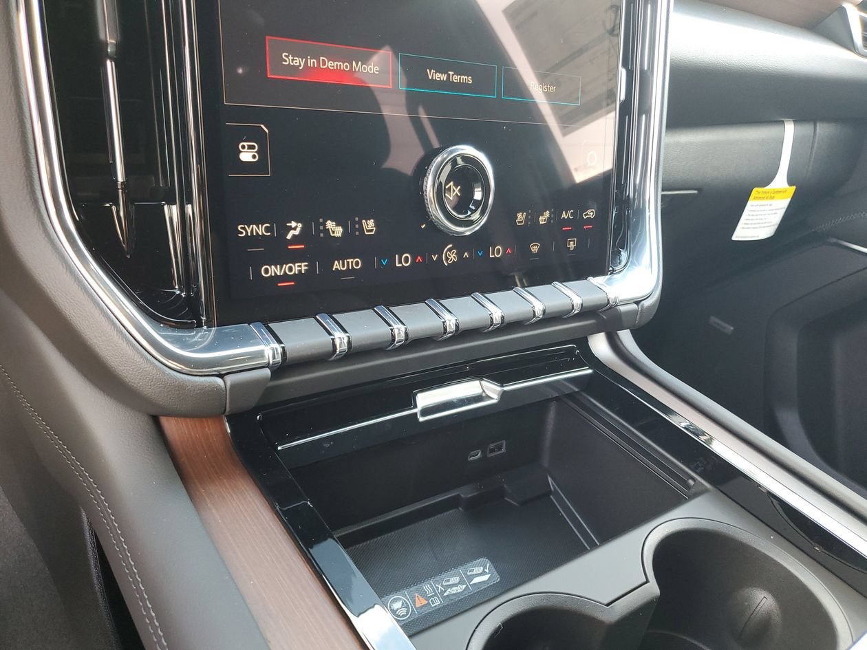 New 2026 GMC Yukon XL Denali w/ Denali Reserve Package AWD/4WD image 23