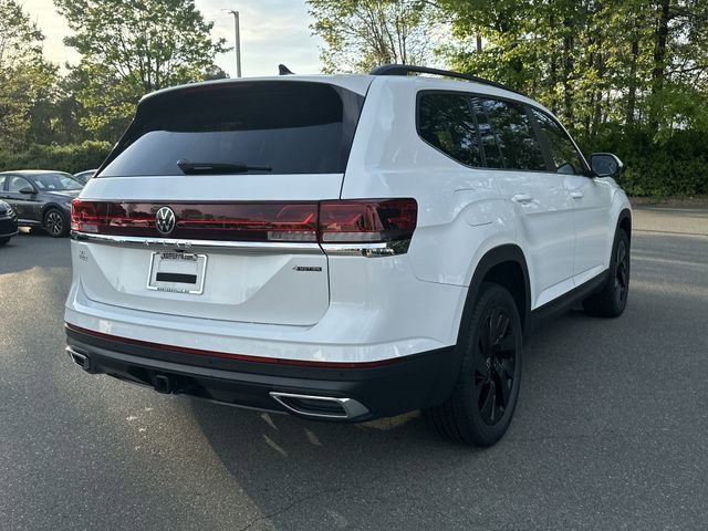 Used 2025 Volkswagen Atlas SE w/ Black Wheel Package image 5