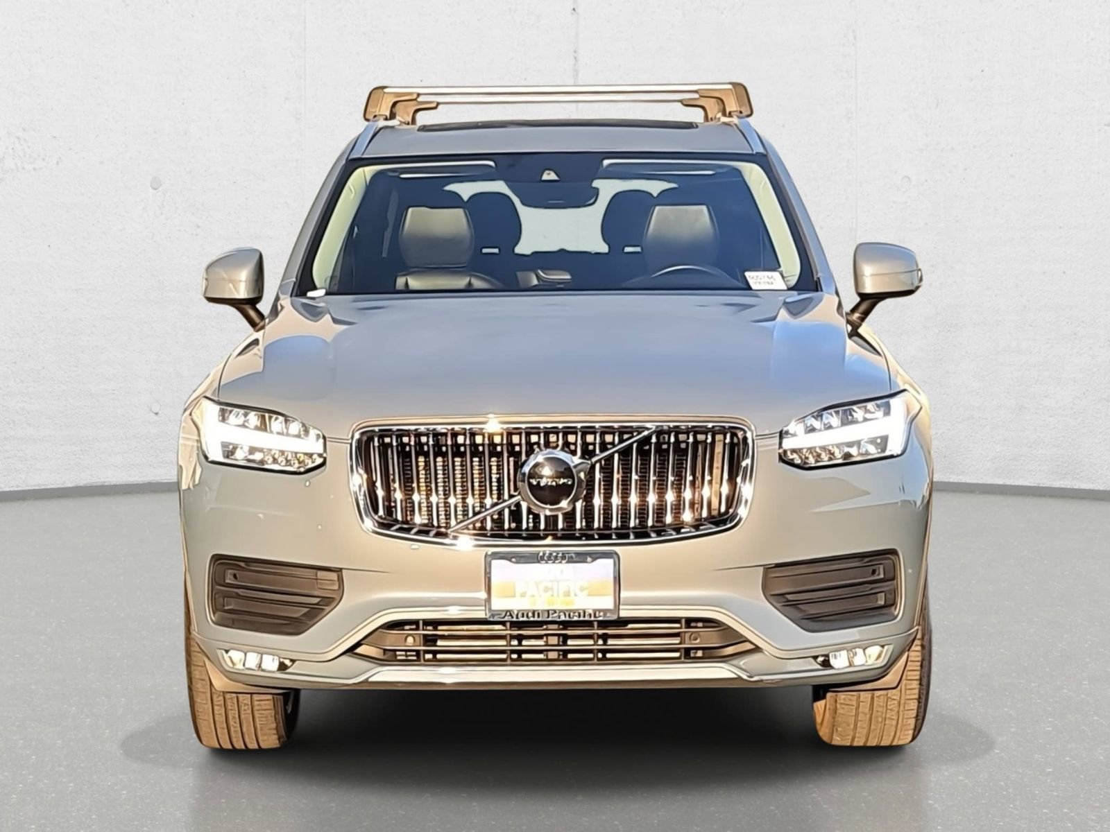 Used 2022 Volvo XC90 T5 Momentum image 2