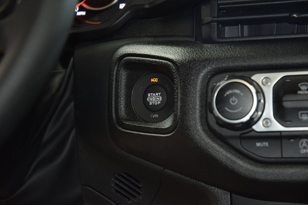 Used 2024 Jeep Wrangler Unlimited Sport AWD/4WD image 31