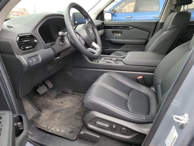 Used 2025 Honda Pilot Touring image 10