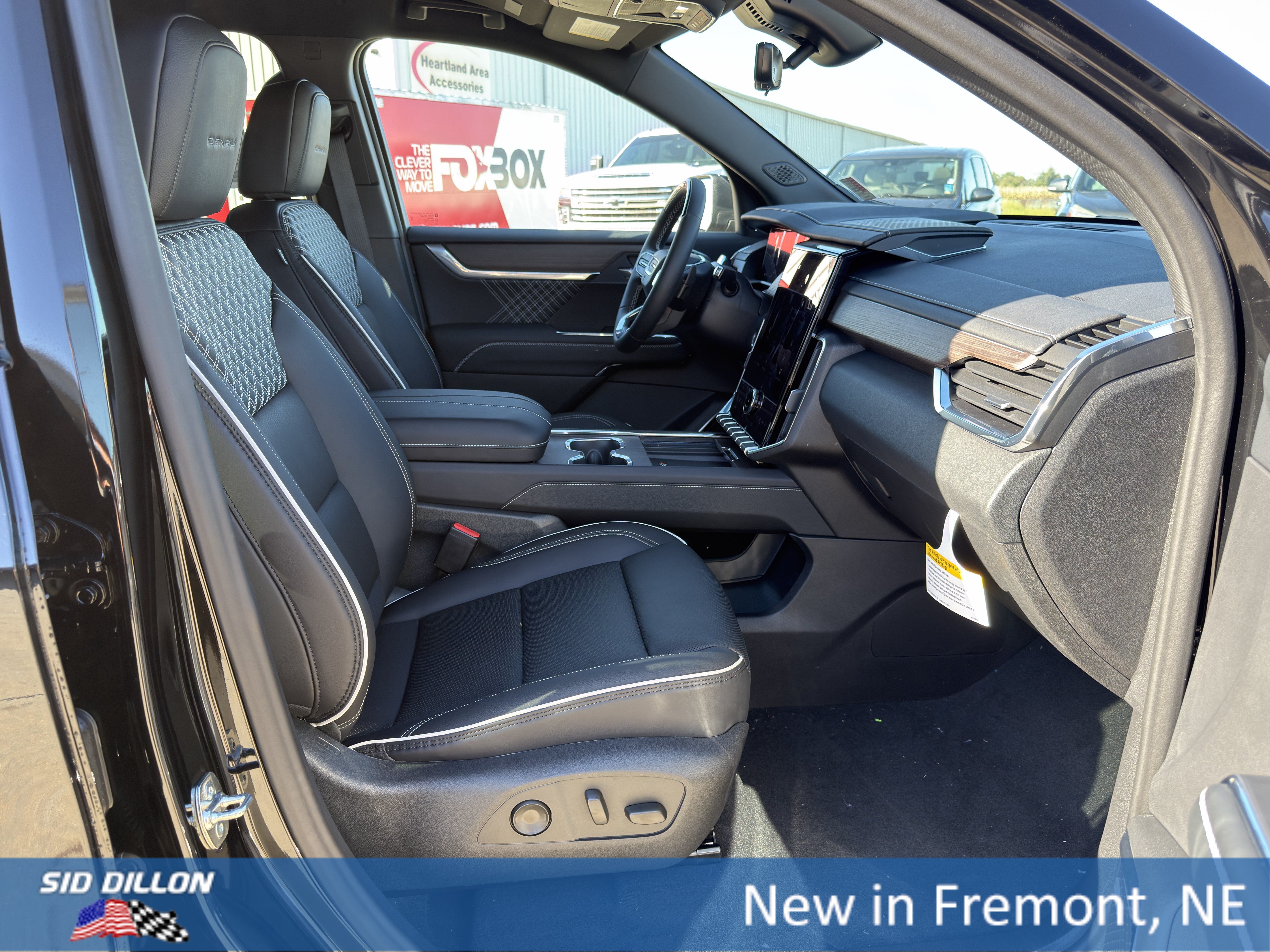 New 2027 GMC Acadia Denali w/ LPO, Floor Liner Package AWD/4WD image 18