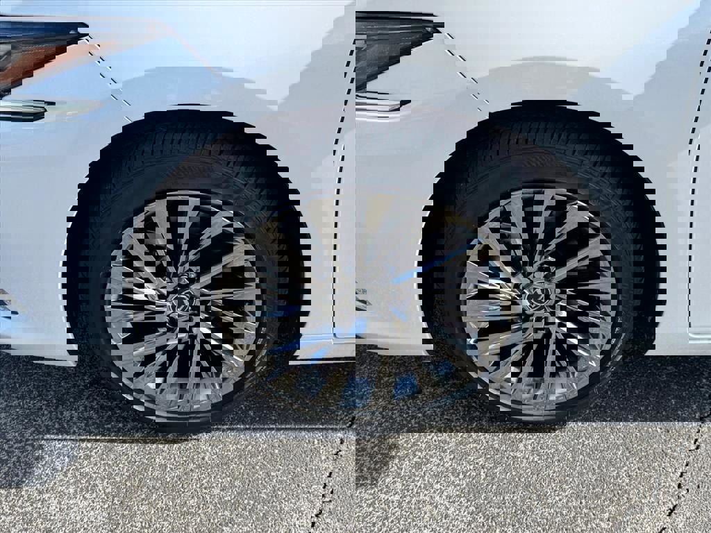 Used 2024 Lexus ES 350 Ultra Luxury w/ Accessory Package (Z1) image 13
