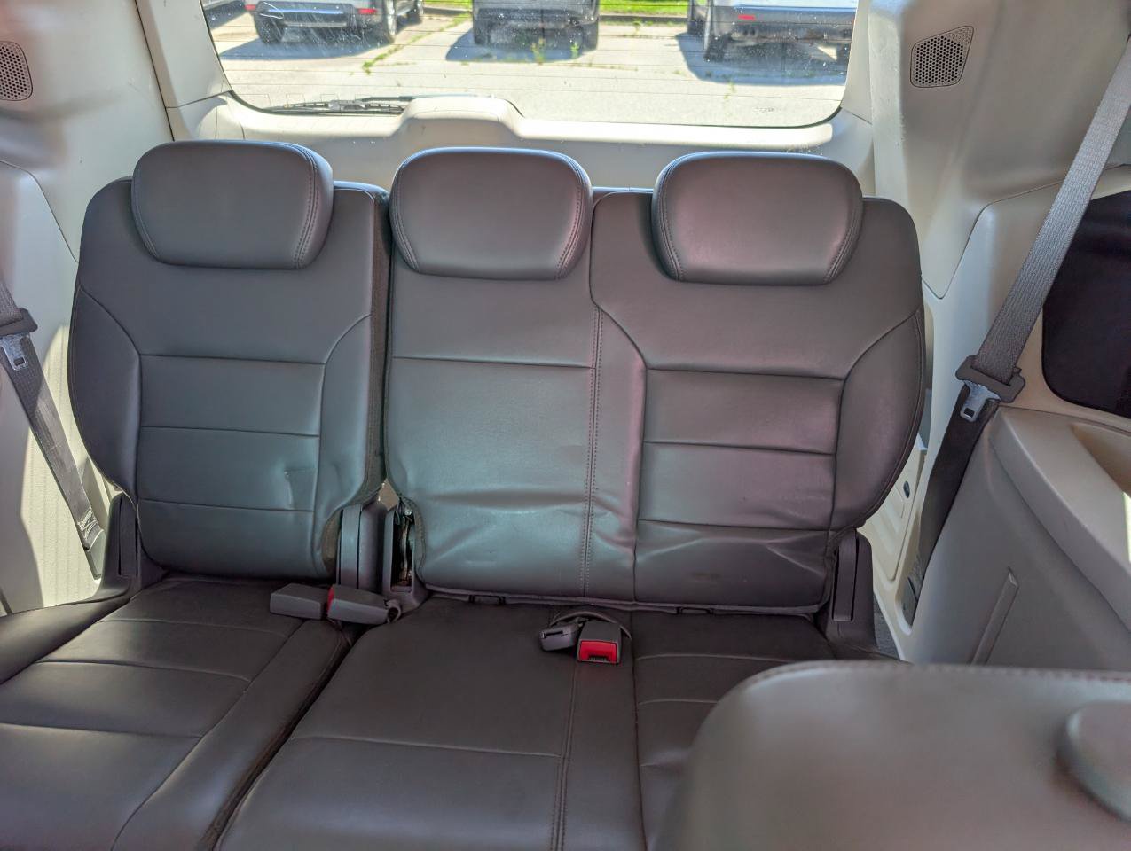 Used 2010 Volkswagen Routan SEL FWD image 32