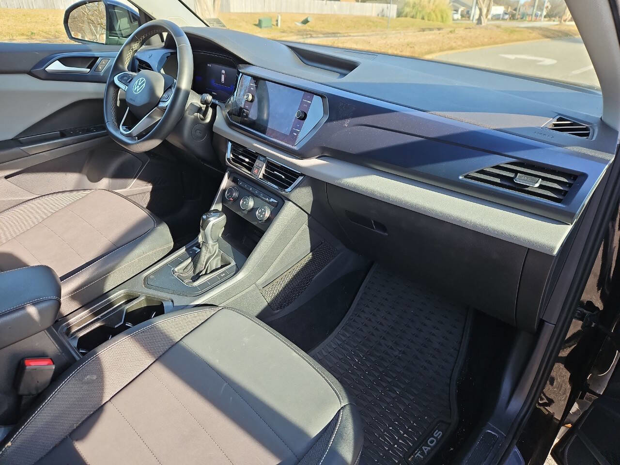Used 2022 Volkswagen Taos SE image 13