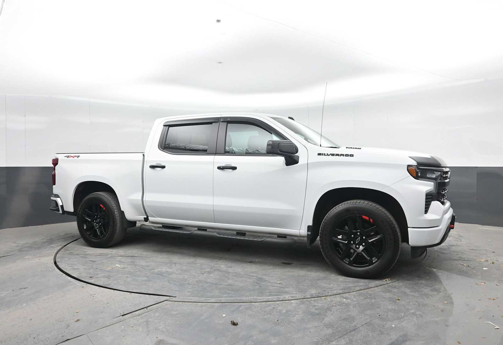 Used 2023 Chevrolet Silverado 1500 RST w/ Redline Edition AWD/4WD image 8