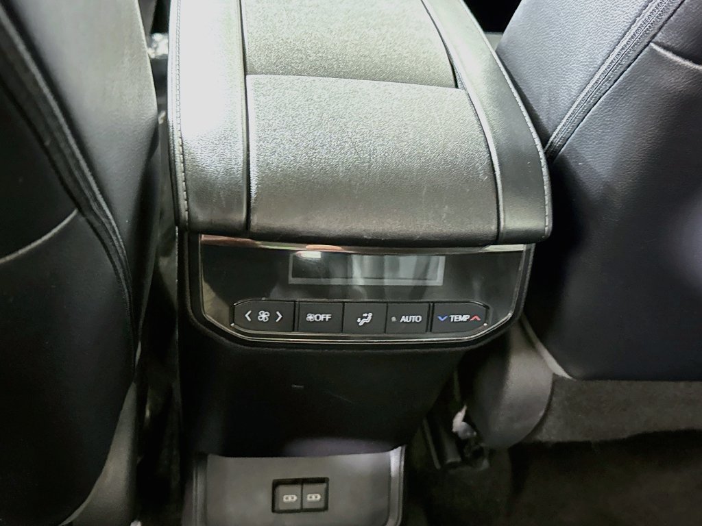 Used 2023 Toyota Highlander XLE FWD image 29