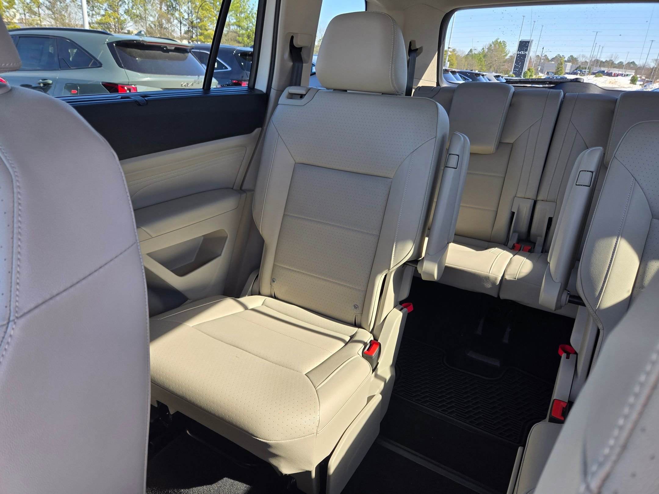 Used 2021 Volkswagen Atlas SE image 12